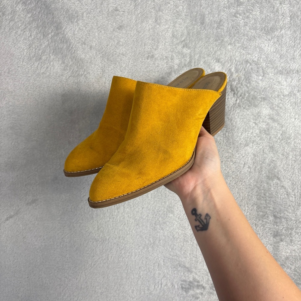 Old Navy Womens Mustard Yellow Faux Suede Pointed Toe Block Heel Mules Size 9